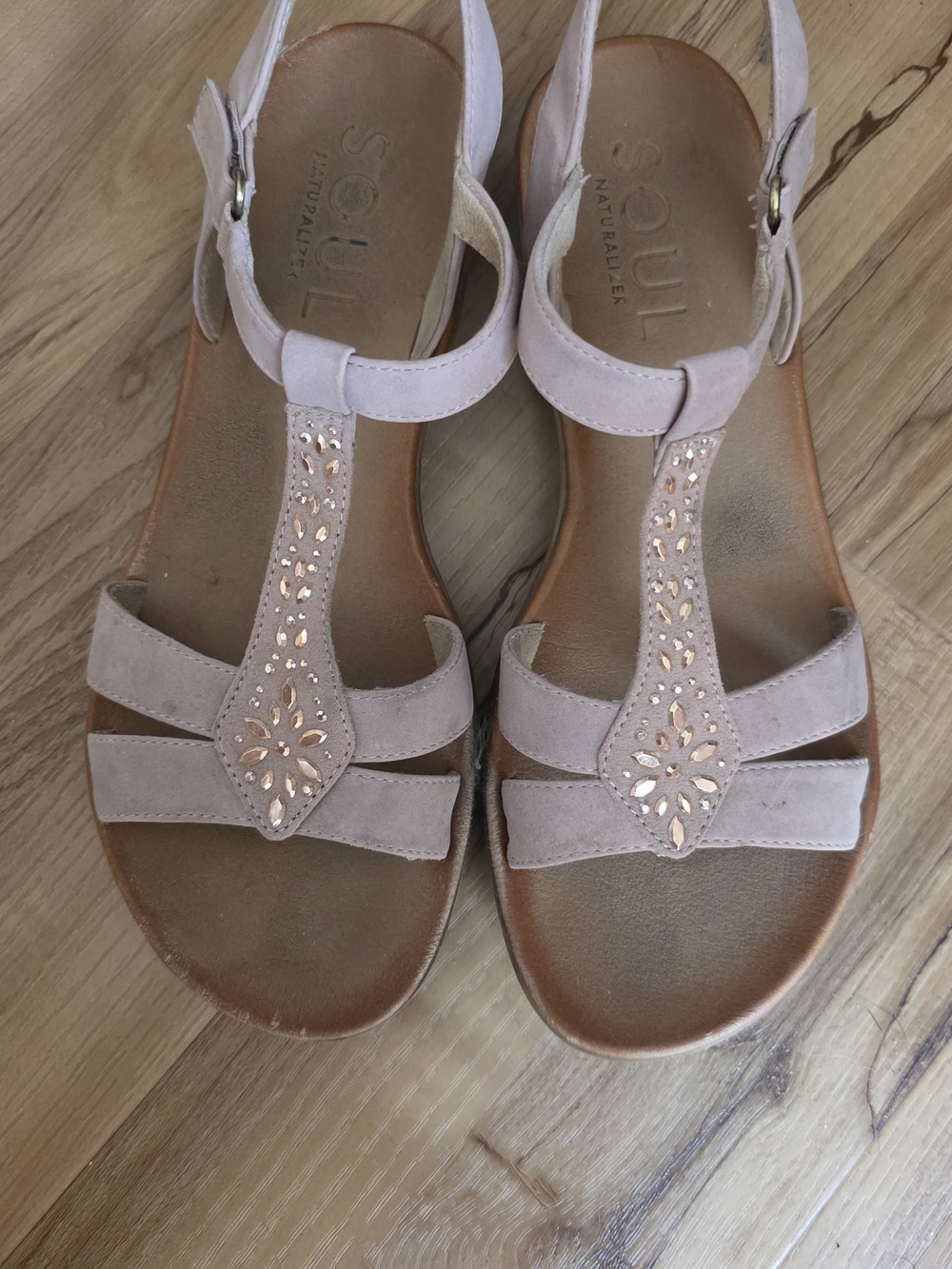 SOUL Naturalizer Women's Blush Suede T-Strap Sandals with Metallic Accents